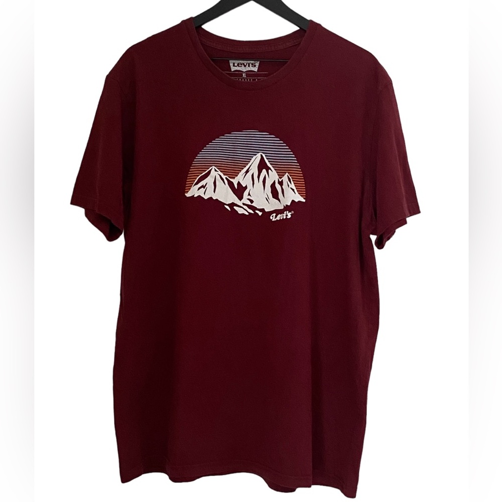 Levi’s Strauss & Co,Men’s T-Shirt in Burgundy color, size XL.